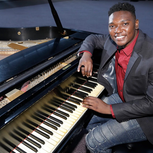 Pianist Elijah Stevens '17 to Perform at Carnegie Hall